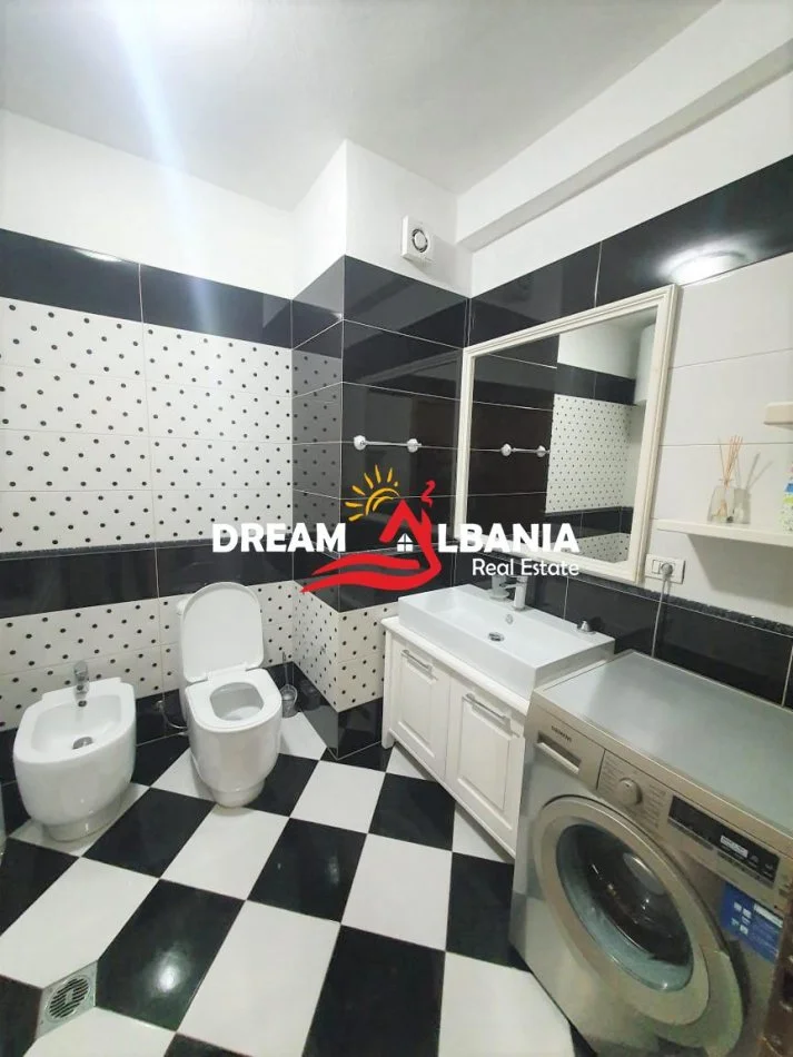 Tirane, jepet me qera 3+1 , 120 m² 800 € (ne Zonen e 21 Dhjetorit prane Kompleksit Kontakt)