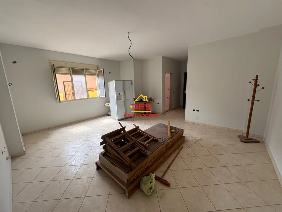 Vlore, shitet apartament 2+1+Ballkon Kati 3, 110 m² 120.000 € (Rruga Sulejman Delvina)