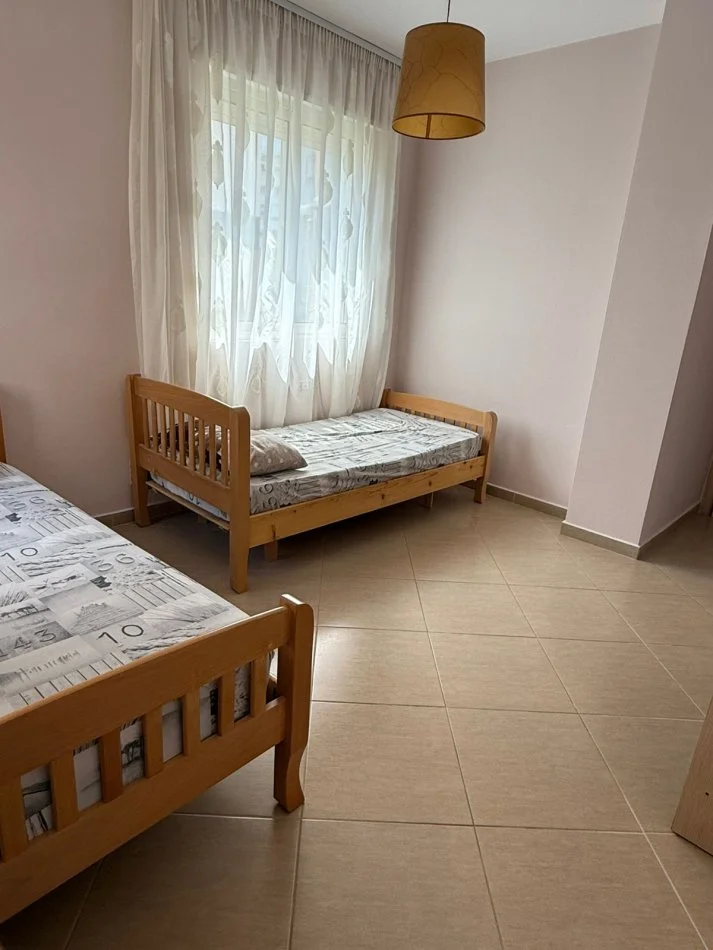 Tirane, jepet me qera apartament 2+1+Ballkon Kati 3, 90 m² 500 € (Unaza e re,Astir)