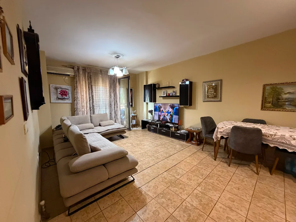 Tirane, shitet apartament 3+1+Ballkon , 134 m² (Rruga e Salës)
