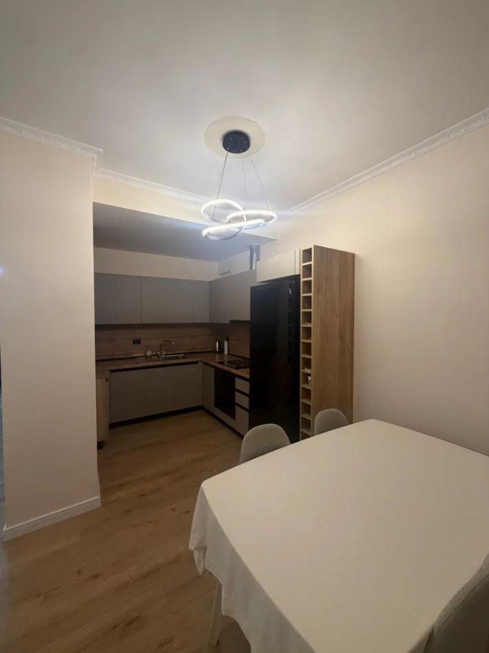 Tirane, jepet me qera apartament 2+1 Kati 3, 90 m² 1.100 € (KOMPLEKSI DELIJORGJI)