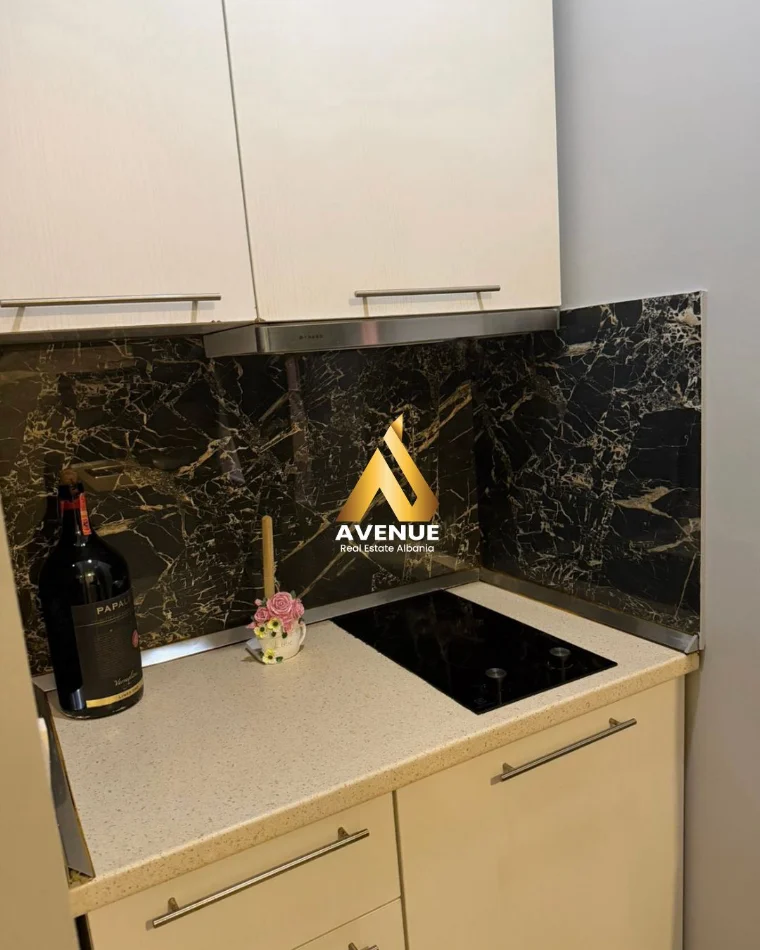 Tirane, jepet me qera apartament 1+1 , (BULEVARDI ZOGU I)