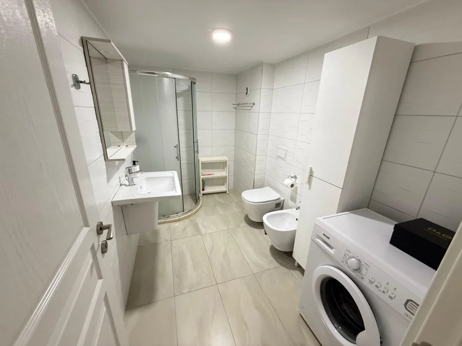 Tirane, jepet me qera apartament 2+1 Kati 5, 105 m² 600 € (Kompleksi Asl)