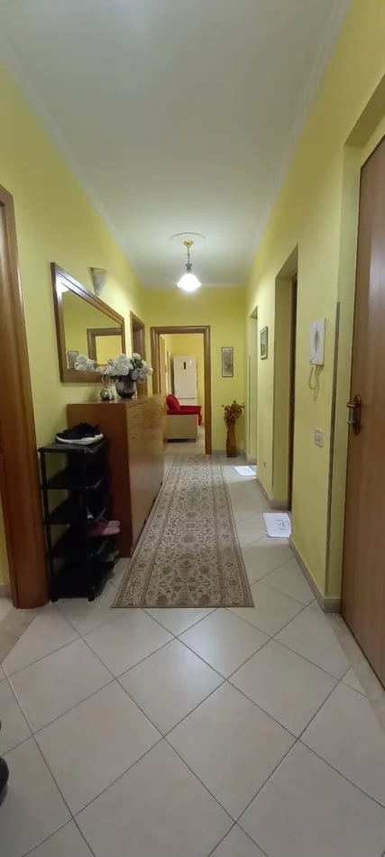 Tirane, shitet apartament 3+1+Ballkon Kati 5, 106 m² 17.000.000 € (Rruga Bardhyl)