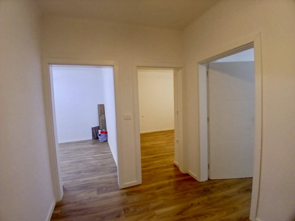 Tirane, shitet apartament 2+1+Aneks+Ballkon Kati 1, 70 m² 128.000 € (ish Tregu Elektrik Rr, Todi Shkurti)