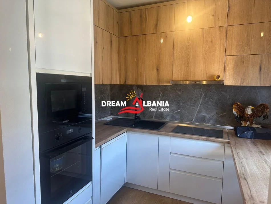Tirane, jepet me qera 3+1 Kati 4, 100 m² 800 € (Rruga e Durresit)