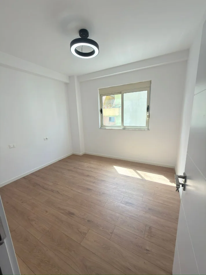 Tirane, shitet apartament 2+1+Ballkon Kati 2, 92 m² 175.000 € 