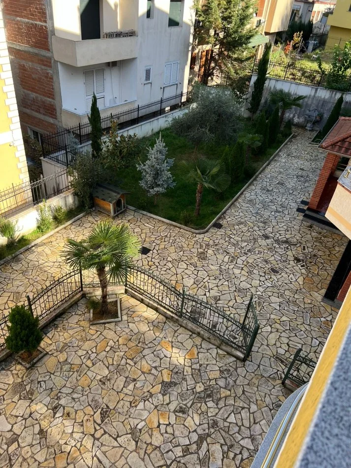 Shitet vile 3 kateshe e pabanuar me pare te vilat Gjermane, Rr.Fuat Toptani , me dokumenta