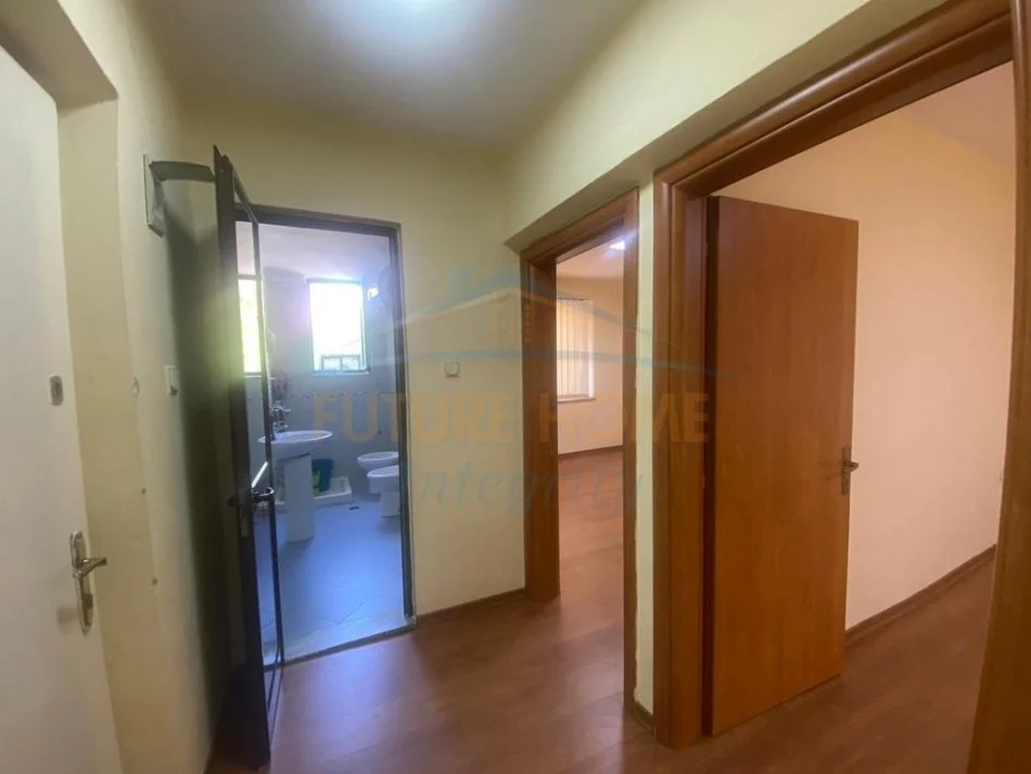 Qera, Apartament 2+1 për zyra, Blloku,800€