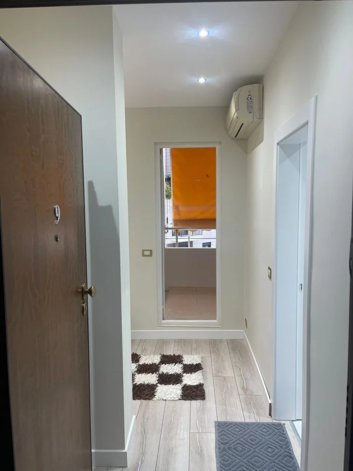 Tirane, jepet me qera apartament 1+1+Ballkon Kati 9, 70 m² 1.000 € (tek Rruga Kosovarve)