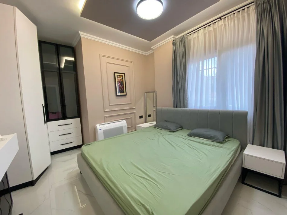 Tirane, jepet me qera apartament 1+1+Ballkon , 750 € (Rruga e Durresit)