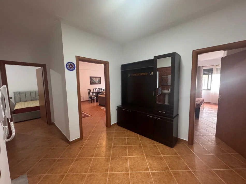 Tirane, shitet apartament 2+1+Ballkon Kati 5, 103 m² 155.000 € (Yzberisht, Tek Nela 6)