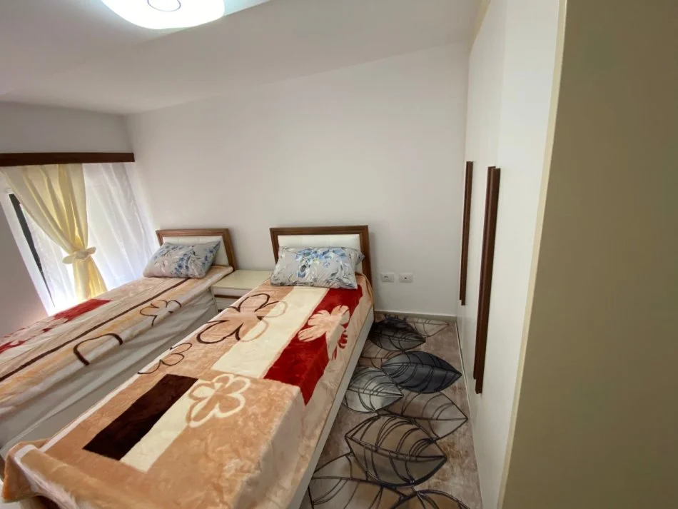 Durres, jepet me qera apartament duplex 2+1+Aneks+Ballkon Kati 1, 120 m² 800 € (Kodra e diellit 2)