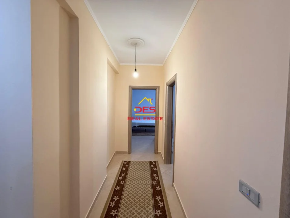 Vlore, jepet me qera apartament 2+1+Ballkon Kati 2, 110 m² 350 € (Rruga Çajupi)