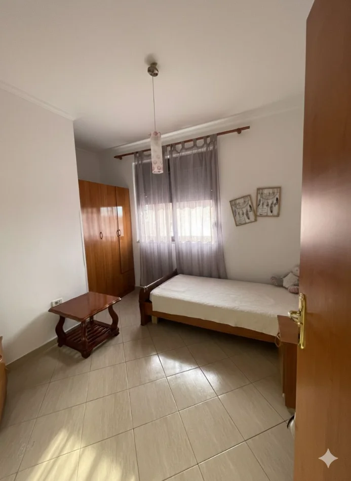 Tirane, jepet me qera apartament 2+1 Kati 9, 400 € (Jordan Misja)