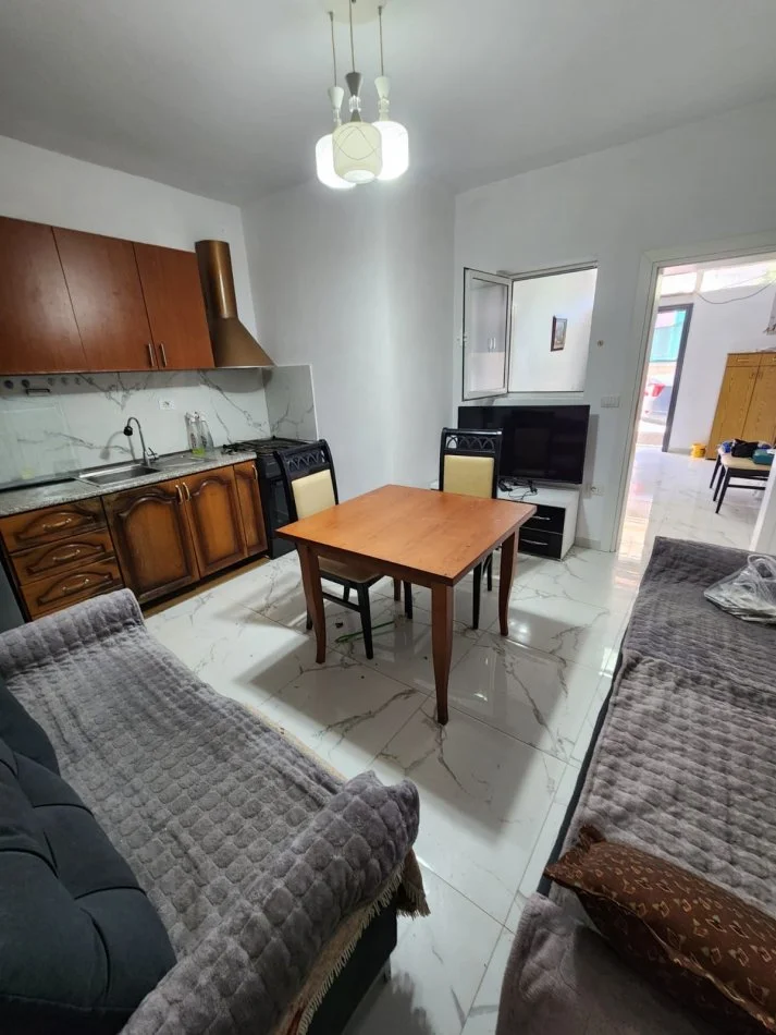 Tirane, jepet me qera shtepi 1+1 Kati 0, 50 m² 300 € (Rruga Ramadan Bogdani)