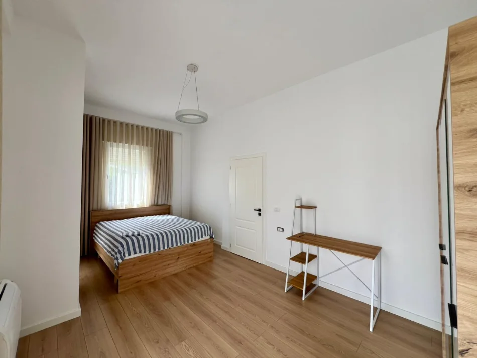 Shqiperi, jepet me qera Vile 4+1 Kati 3, 250 m² 2.500 € (Kompleksi Vilat Lule)