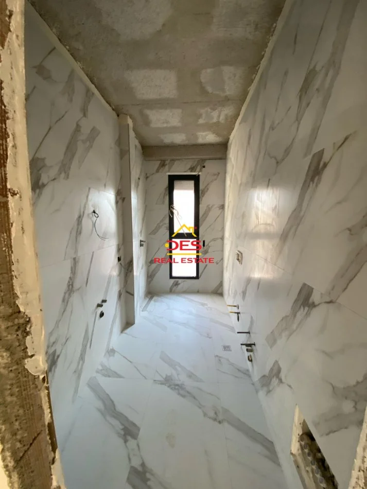 Vlore, shitet apartament 2+1+Ballkon Kati 4, 137 m² 355.000 € (Rruga Murat Tërbaçi)