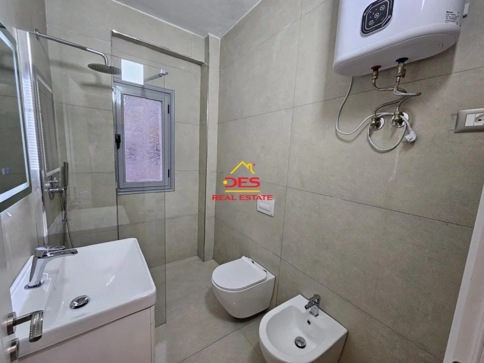 Vlore, shitet apartament 1+1+Ballkon Kati 2, 62 m² 95.000 € (Rruga Sadik Zotaj)
