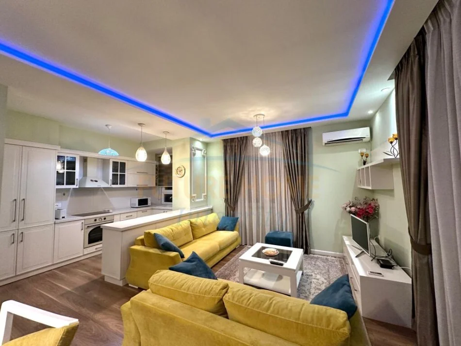 Tirane, jepet me qera apartament 2+1+Ballkon Kati 4, 120 m² 550 € (Asitr)