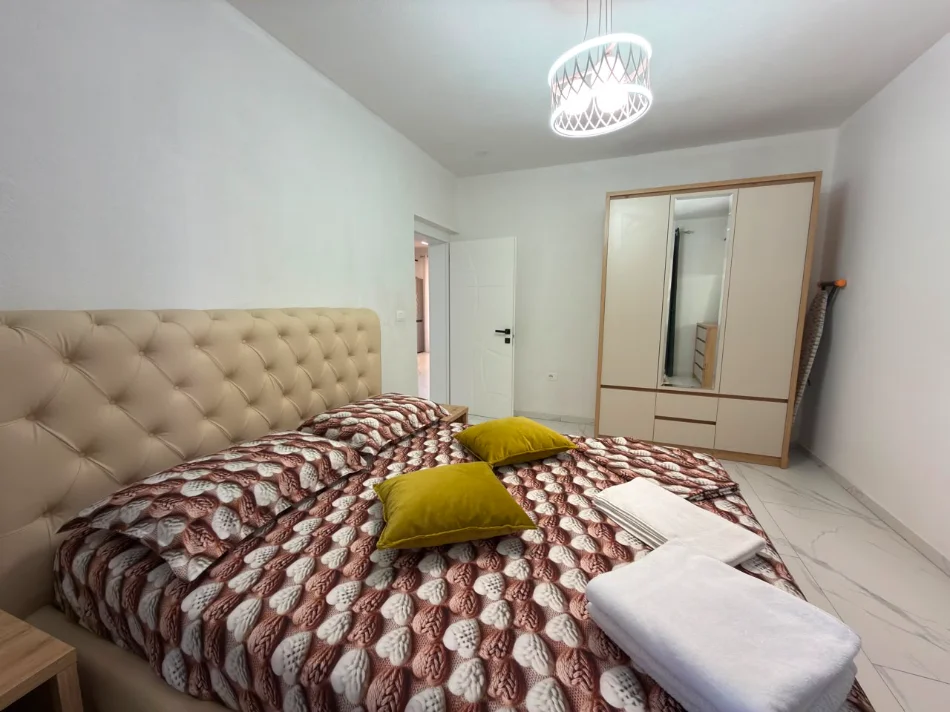 Tirane, jepet me qera apartament 1+1+Ballkon Kati 4, 87 m² 700 € (Rruga Elbasanit)