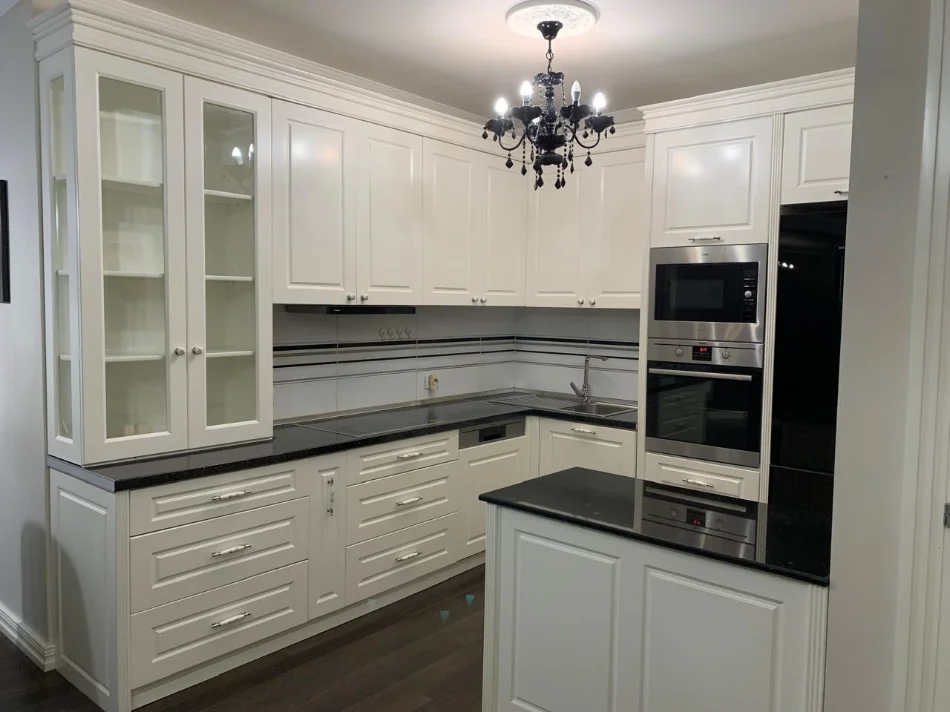 Tirane, jepet me qera apartament 2+1+Ballkon Kati 8, 106 m² 950 € 