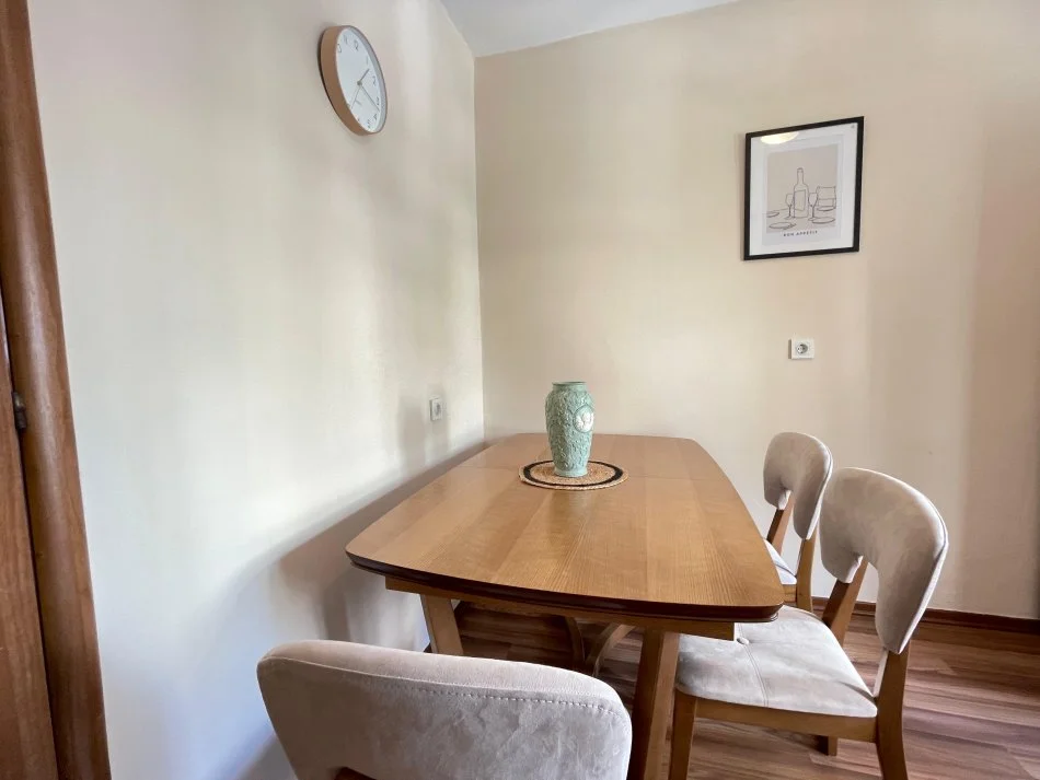 Tirane, jepet me qera apartament 3+1+Ballkon Kati 2, 130 m² 1.100 €