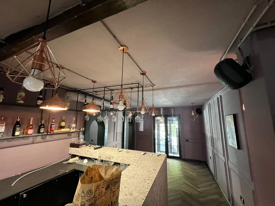 Tirane, shitet ambjent biznesi Kati 0, 112 m² 250.000 € (Rruga Irfan Tomini)