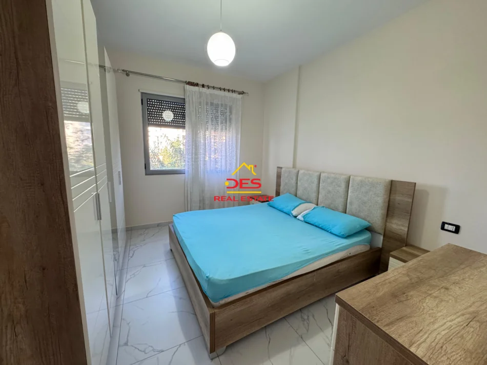 Vlore, jepet me qera apartament 1+1+Ballkon Kati 3, 70 m² 350 € (Rruga Çamëria)