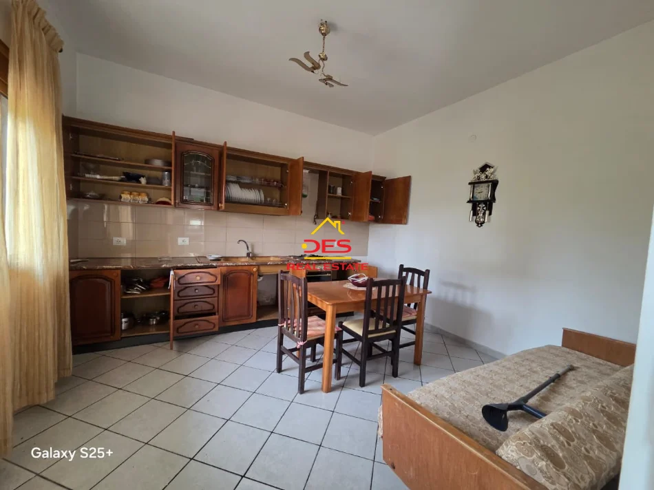 Vlore, jepet me qera shtepi 2+1+Ballkon Kati 0, 110 m² 450 € (Rruga Reshat Osmani)