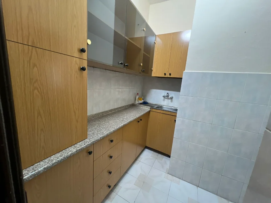 Tirane, jepet me qera apartament 1+1 Kati 2, 50 m² 500 € (Blloku)