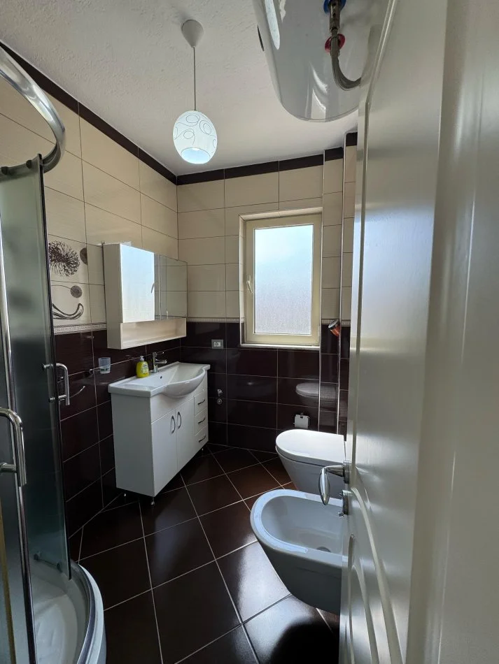 Tirane, jepet me qera apartament 2+1 Kati 4, 110 m² 800 € (Mozaiku i Tiranes)