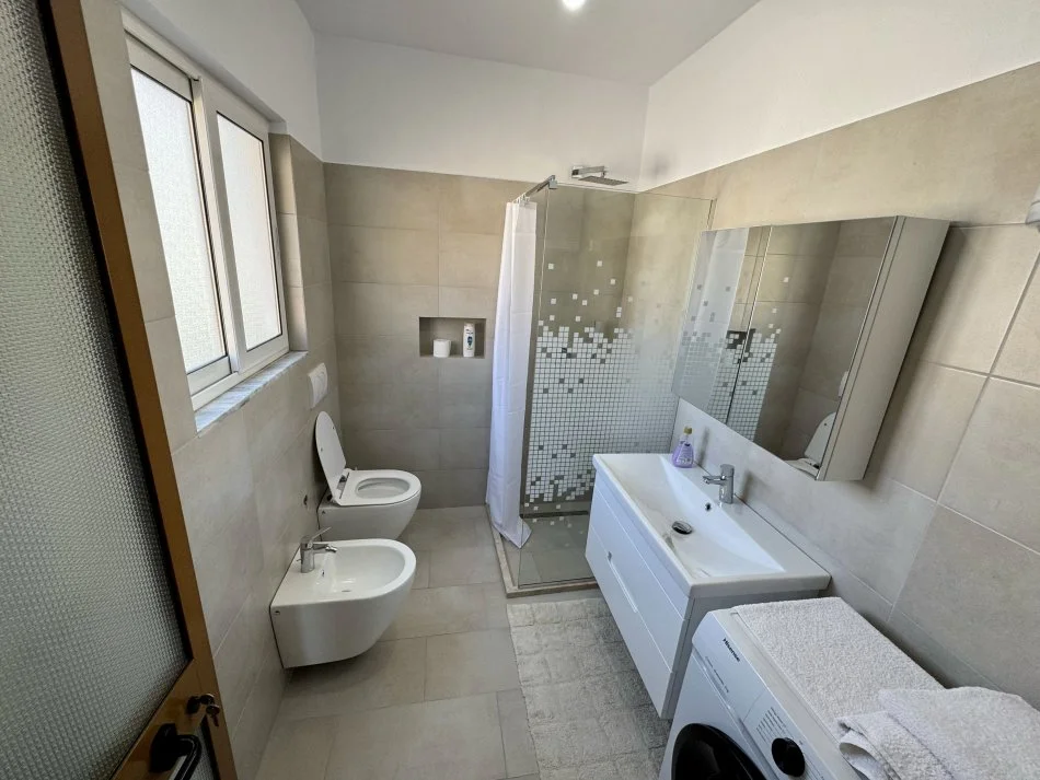 Tirane, jepet me qera apartament 1+1+Ballkon Kati 7, 60 m² 550 € (Bulevardi Gjergj Fishta)