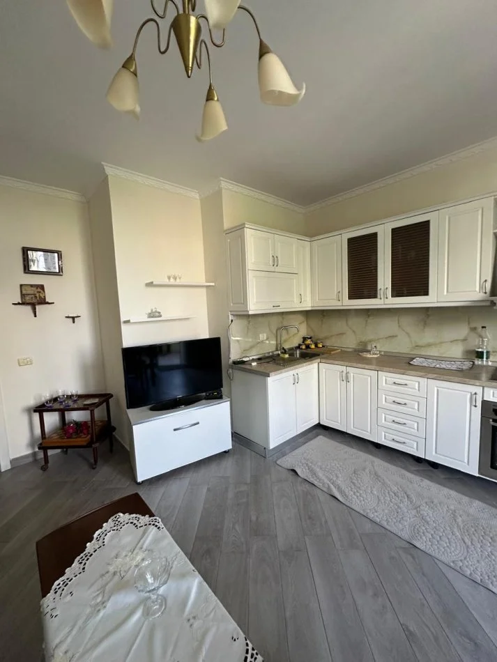 Durres, jepet me qera apartament 2+1+Ballkon , 110 m² 400 € (Durres)