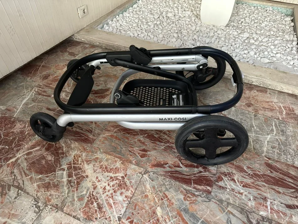 Tirane, Shes karroce Maxi Cosi Lila