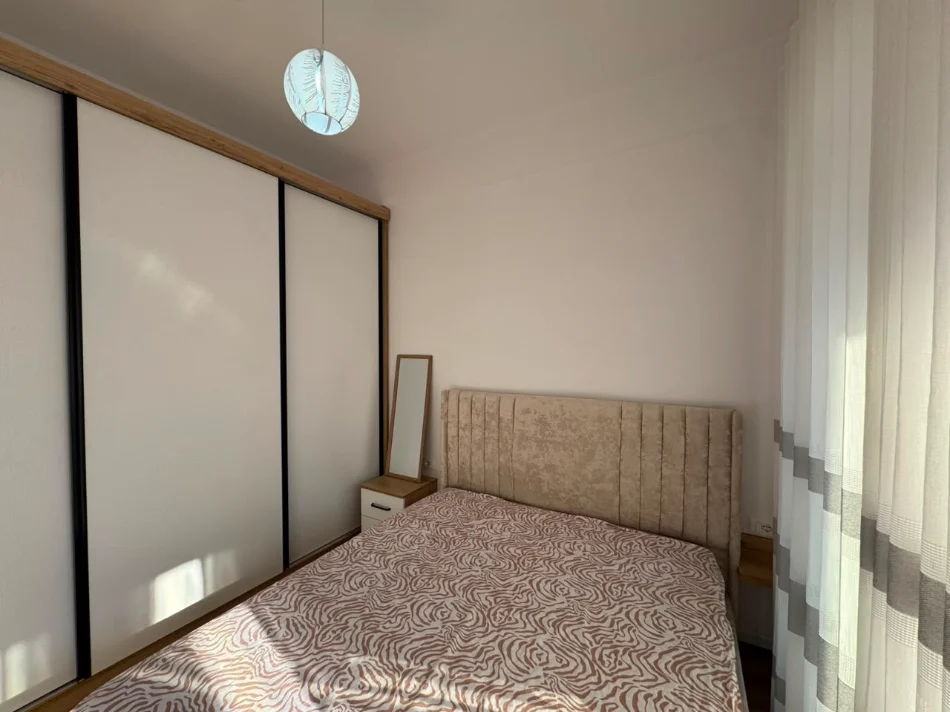 Tirane, jepet me qera 1+1 , 