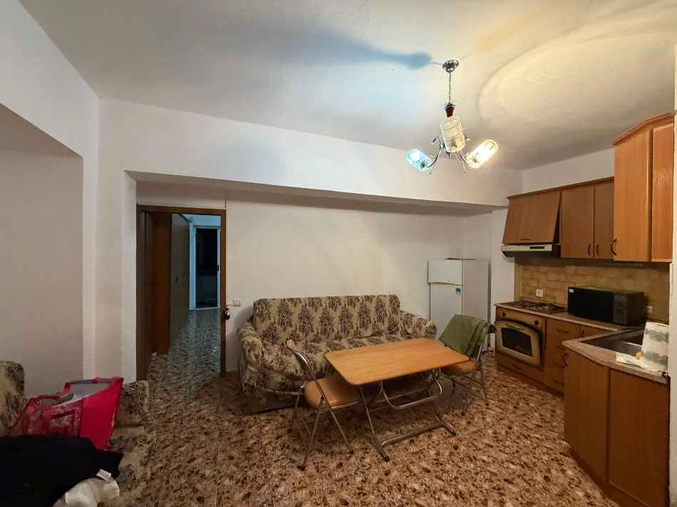 Durres, jepet me qera apartament 1+1 Kati 2, 300 € (Plazh, Iliria)