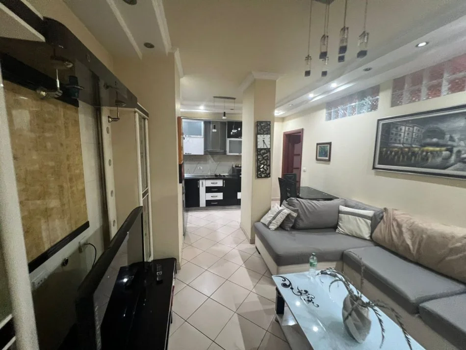 Tirane, jepet me qera apartament 2+1 Kati 9, 650 € 