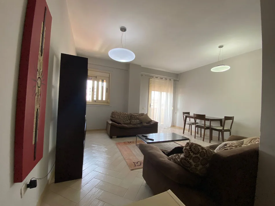 Tirane, jepet me qera apartament 2+1+Ballkon Kati 3, 100 m² 550 € (Don Bosko)