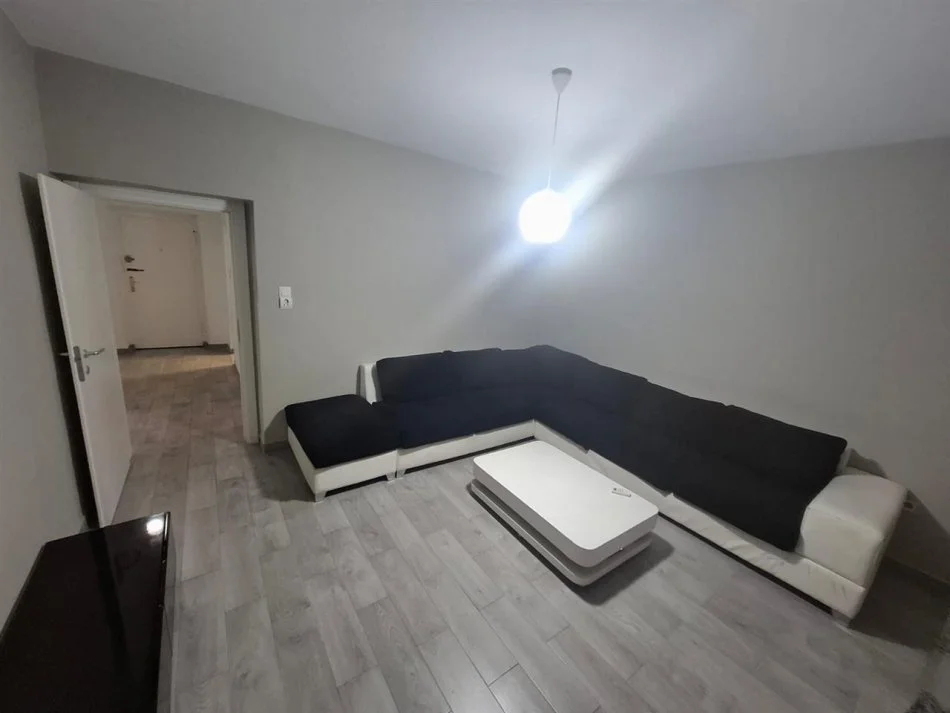 Tirane, jepet me qera apartament 2+1+Ballkon Kati 4, 72 m² 600 € (rruga Ali Demi)