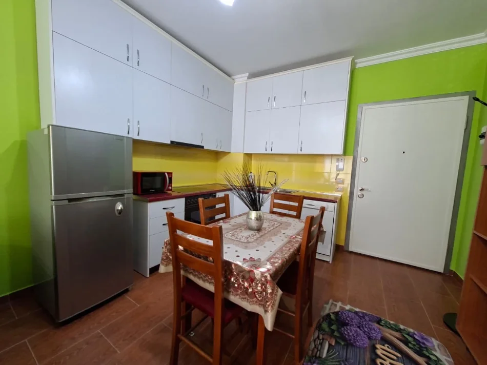 Tirane, jepet me qera apartament 1+1 Kati 2, 500 € 