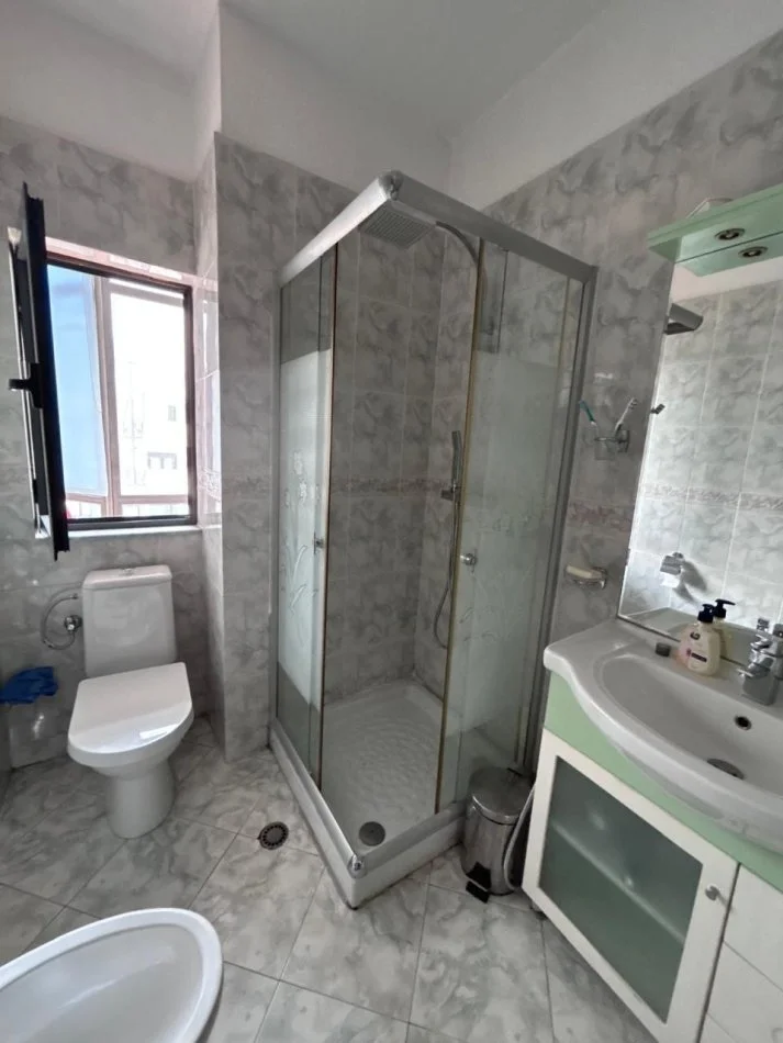 Tirane, jepet me qera apartament 2+1 Kati 4, 750 € (Perballe delijorgjit)