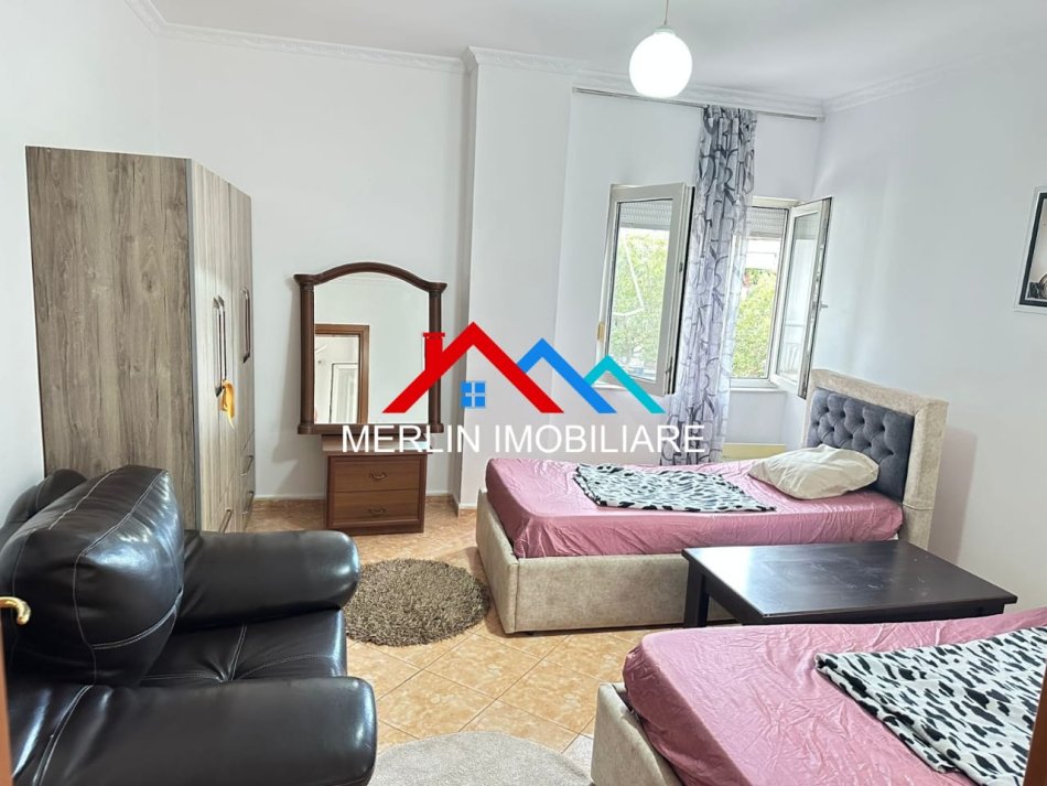 Tirane, jepet me qera Vile Kati 3, 210 m² 1.200 € (SHKOLLA E BALETIT)