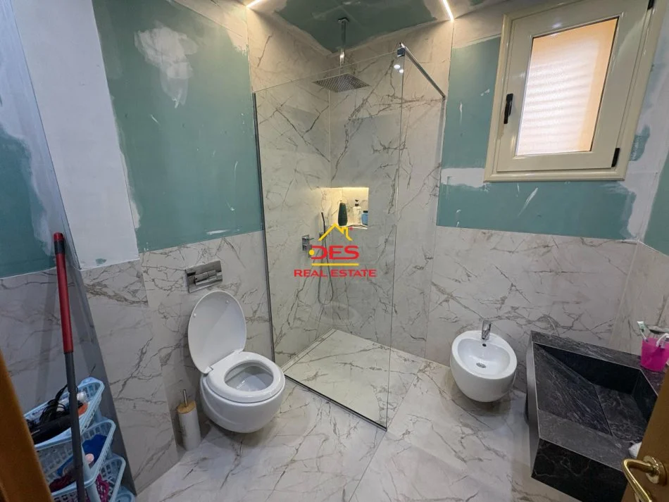 Vlore, shitet apartament 2+1+Ballkon Kati 3, 113 m² 290.000 € (Rruga Murat Tèrbaçi)