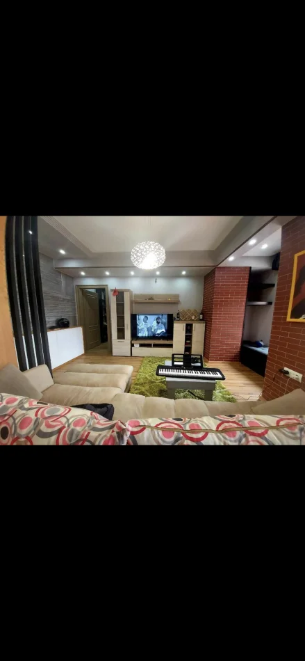 Tirane, jepet me qera apartament 1+1+Aneks+Ballkon Kati 8, 1.200 € (Rruga myslym shyrr)