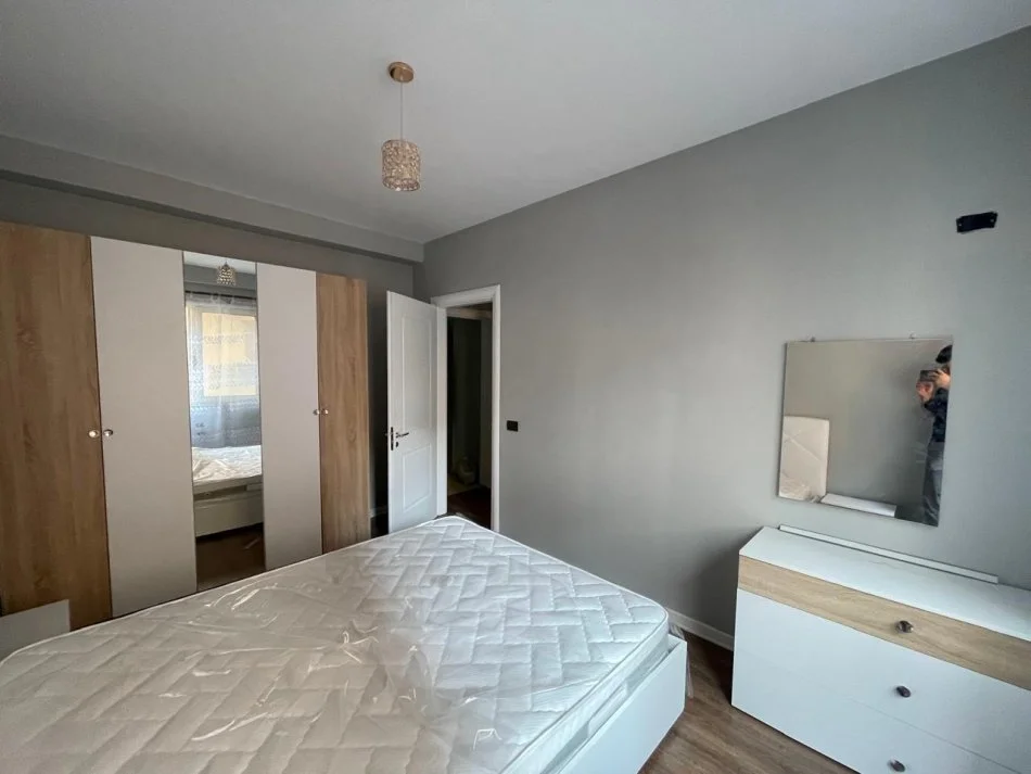 Tirane, jepet me qera apartament 1+1+Ballkon Kati 2, 55 m² 400 € (Astir te Bar Oslo)