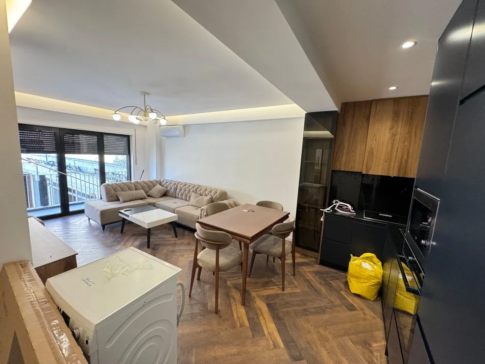 Tirane, jepet me qera apartament 2+1 Kati 1, 110 m² 1.000 € (Kodra e diellit)