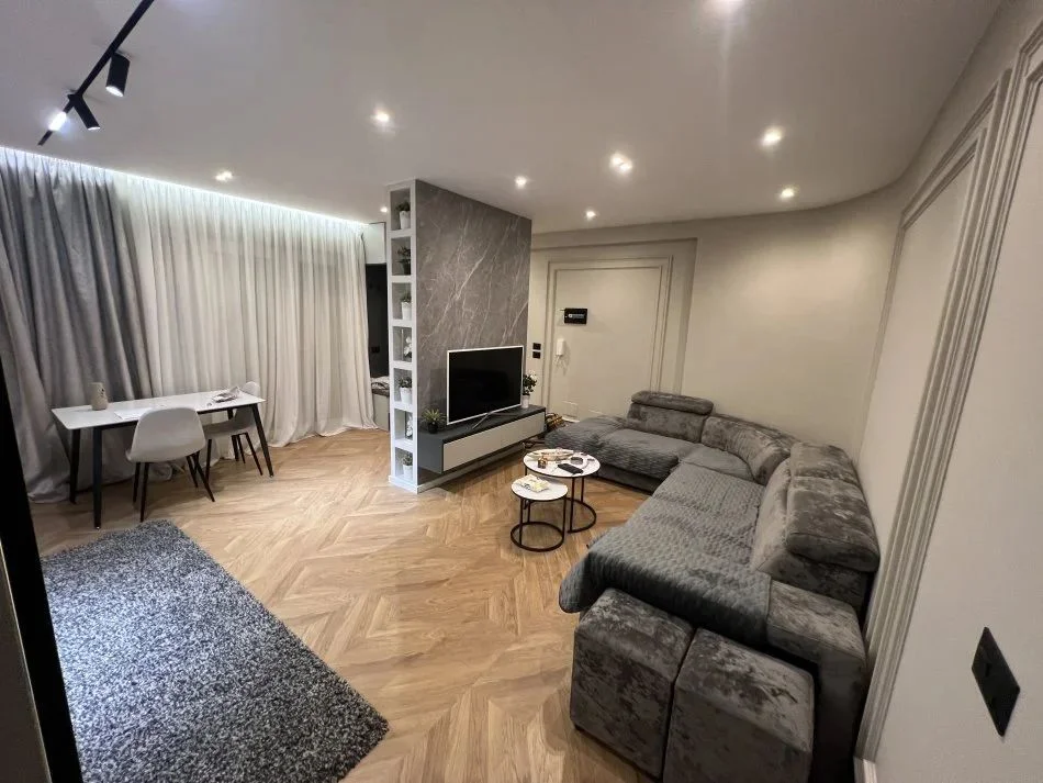 Tirane, jepet me qera apartament 1+1 Kati 1, 75 m² 700 € (Rezidenca Kodra e Diellit 1)