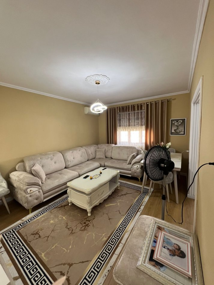 Tirane, jepet me qera apartament 1+1 Kati 3, 53 m² 500 € (Porcelan)