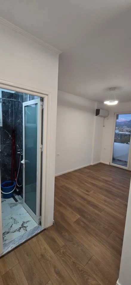 Tirane, shitet apartament 2+1+Ballkon Kati 7, 93 m² (Prokuroria, Bulevardi)